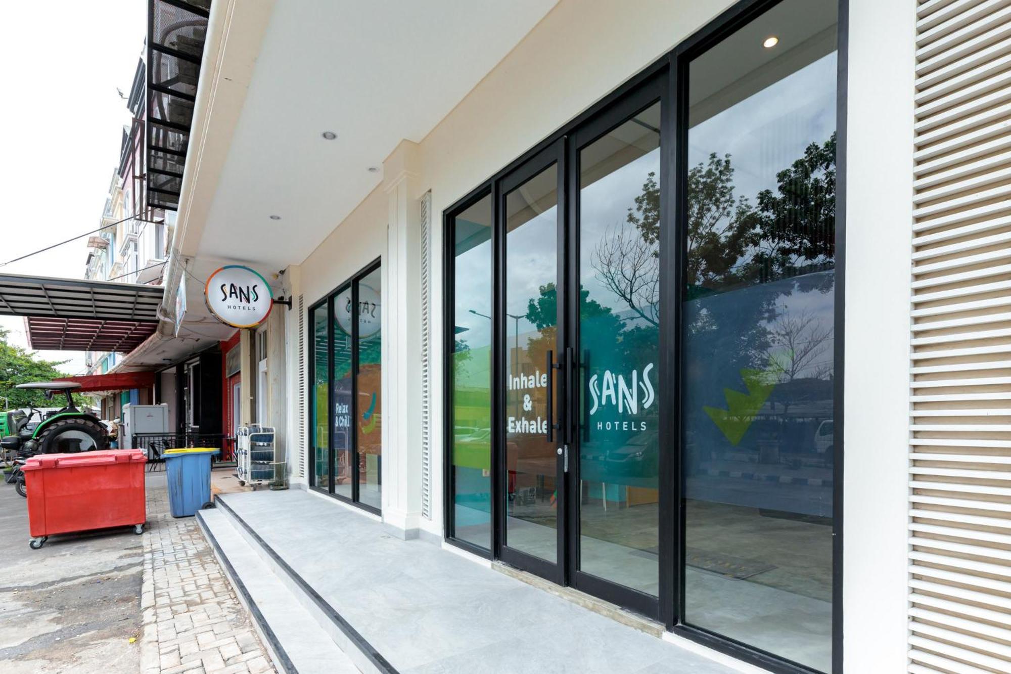 Sans Hotel Kelapa Gading Jakarta Exterior foto